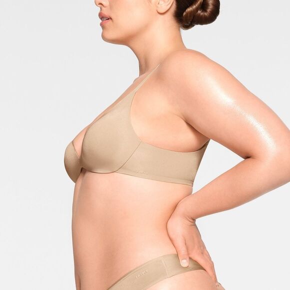 Skims wireless Form Super push up bra size 38C color Sand NWT in packaging - Picture 3 of 7